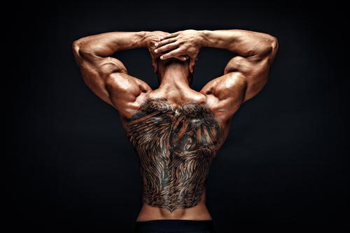 Kaj menijo dekleta o ‘tetoviranih tipih’ v klubih?