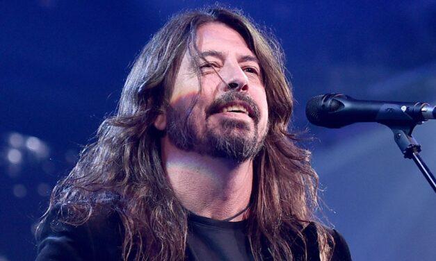 Zakaj je Dave Grohl najbolj kul rock glasbenik?