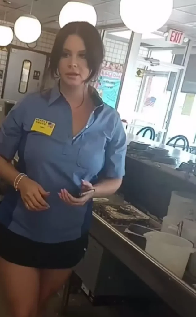 Lana del Rey kot natakarica