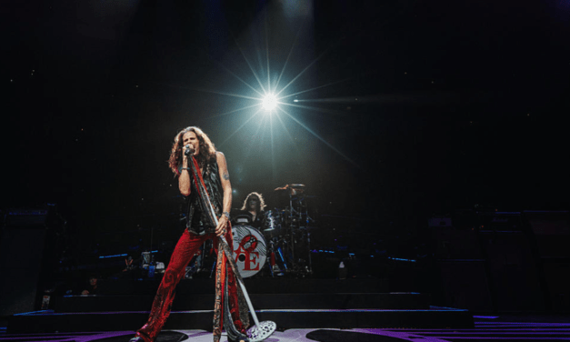 Pevec zasedbe Aerosmith Steven Tyler je utrpel poškodbo glasilk