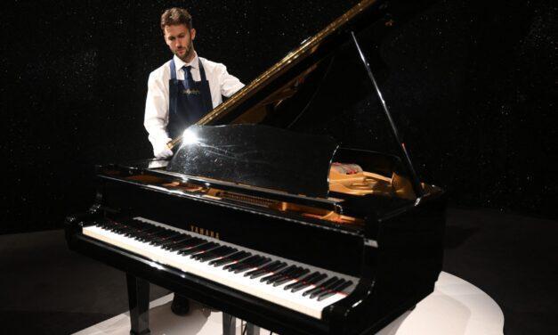 Klavir Freddieja Mercuryja prodali za rekordnih 2 milijona evrov