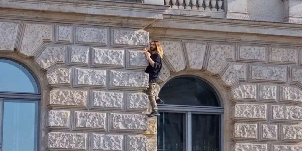 Vir: Twitter, TheHollywoodHandle