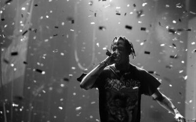 Travis Scott prekinil koncert, da bi ustavil varnostnika, ki je zgrabil oboževalko