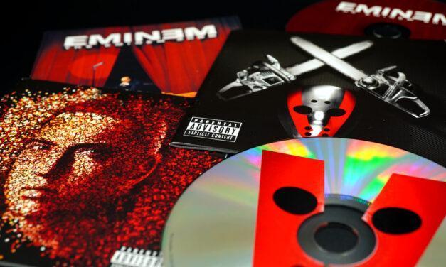 Eminem se je v novi pesmi opravičil Rihanni