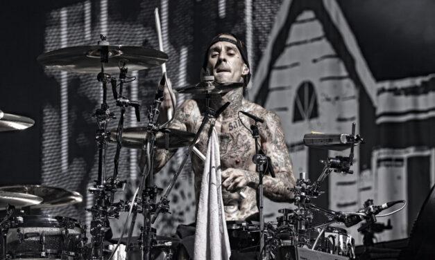 Travis Barker prodal krvave superge za 4.000 dolarjev