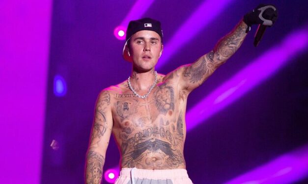 Justin Bieber nastopil na predporočni zabavi sina najbogatejšega Indijca