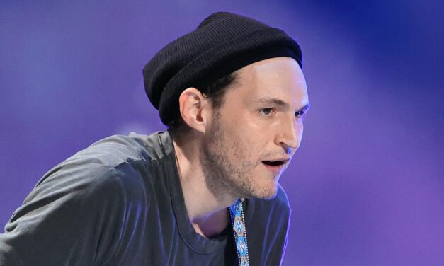 Nekdanji kitarist skupine Red Hot Chili Peppers Josh Klinghoffer kmalu na zatožni klopi