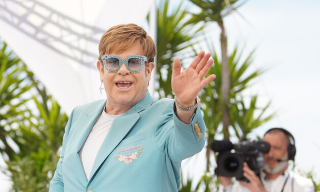 Elton John je izgubil vid