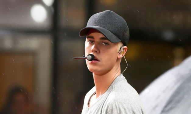 Justin Bieber ostro proti paparacem: “To se mora končati”