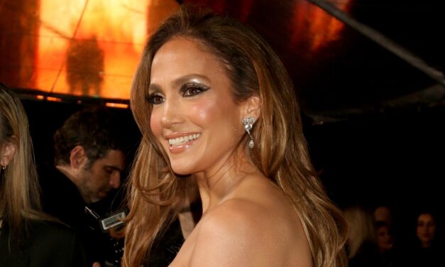 Letošnjo podelitev ameriških glasbenih nagrad bo vodila Jennifer Lopez