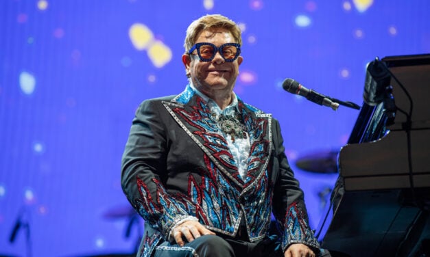 Elton John ostro nad britansko vlado zaradi predlogov o avtorskih pravicah in umetni inteligenci