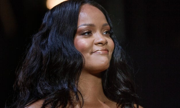 Noseča Rihanna blestela na Met Gali