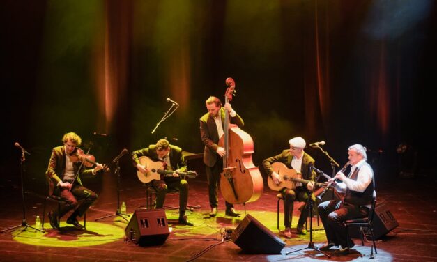 Izštekani Teo Collori in Momento Cigano