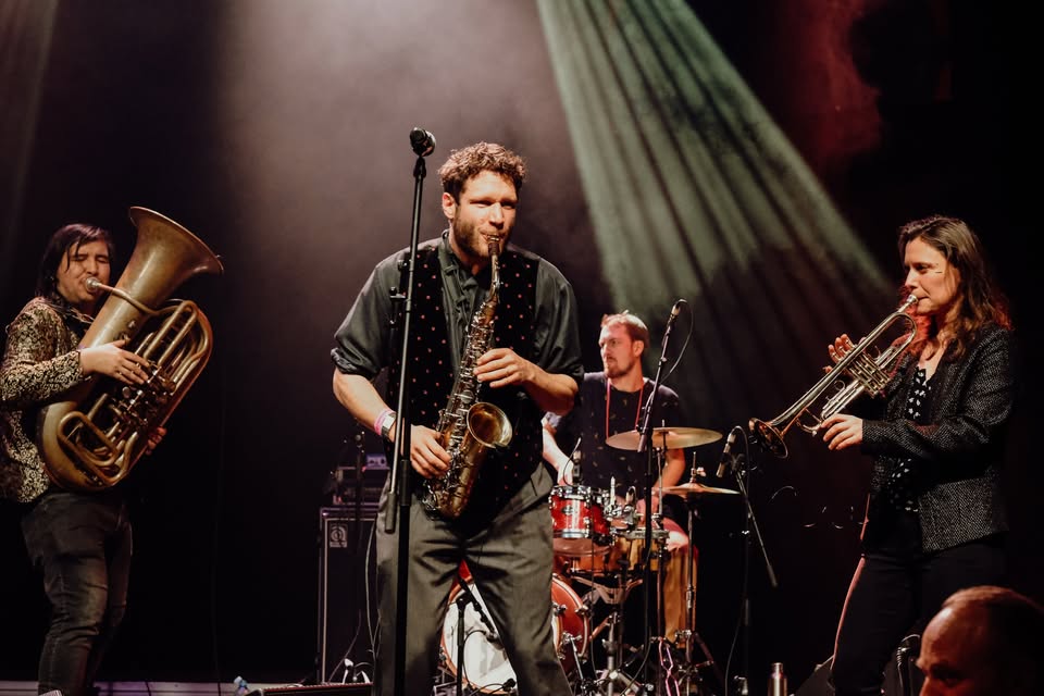 Sozvočja sveta: Festival Plavajoči grad/Floating castle on the road v hostlu Celica /YAMAHA ORIENTAL