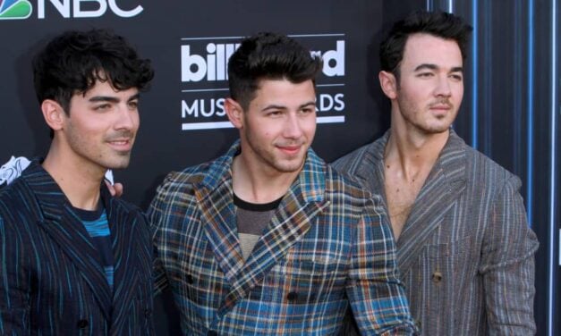 Oče bratov Jonas postal lastnik dela njihovega glasbenega opusa