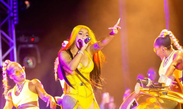 Cardi B ubranila svoje ime na sodišču – in izgubila živce pred kamerami