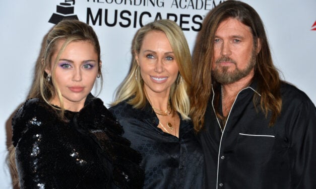 Miley Cyrus pri novi skladbi združila moči s Fleetwood Mac