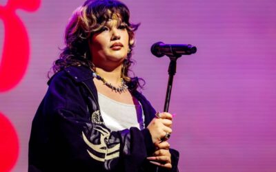 Elton John držal obljubo: Lola Young dobila ključe njegove hiše