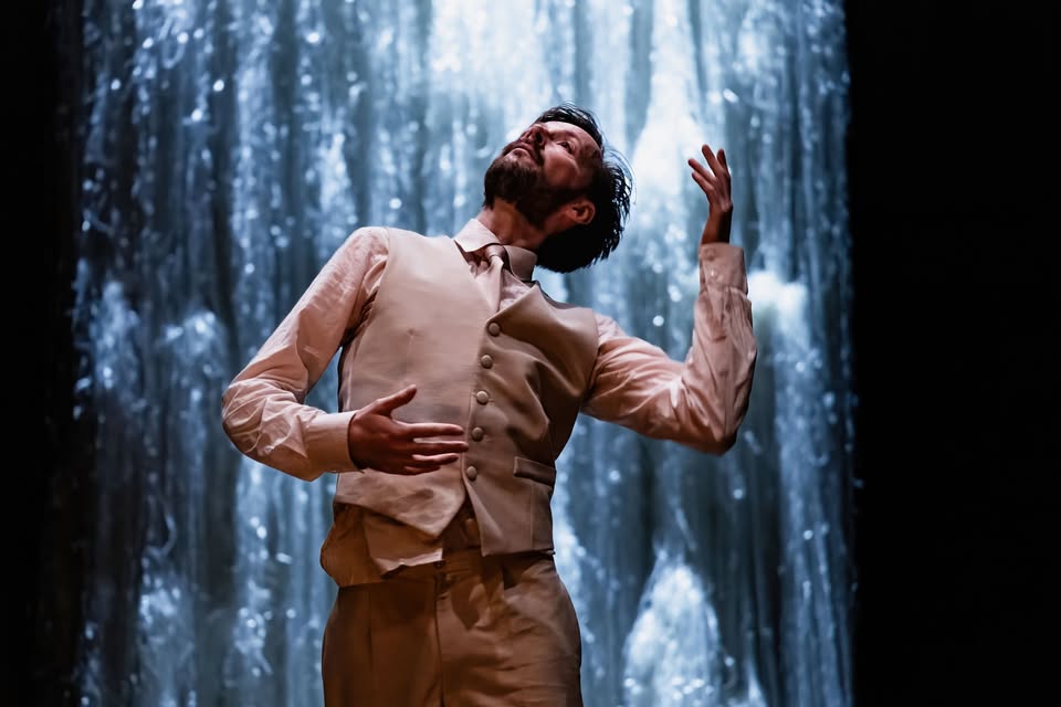 Roke, ki me nikoli niso poznale