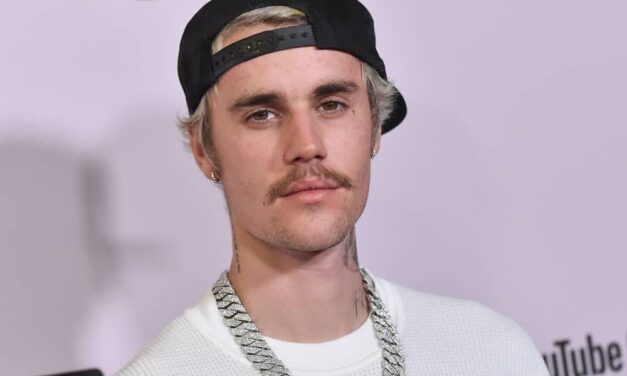 Bieber priskočil na pomoč vozniku z okvarjenim vozilom