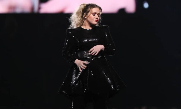 Kelly Clarkson kritično o lepotnih standardih v šovbiznisu