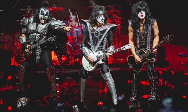 Kiss napovedujejo jubilejno izdajo ob 50-letnici “Alive!”