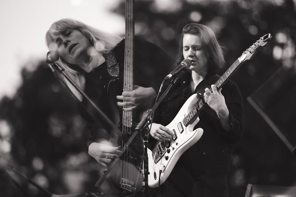 Sozvočja sveta: ALL STRINGS DETACHED