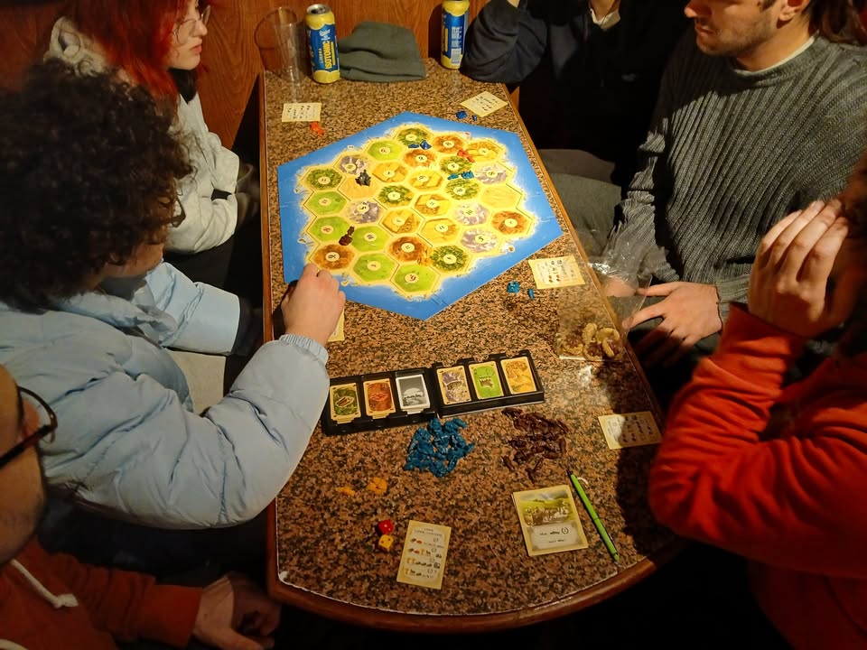 Igranje družabnih iger /Cmakov štant 2025