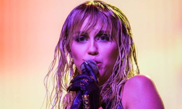 Miley Cyrus razmišlja o poroki brez velike slovesnosti