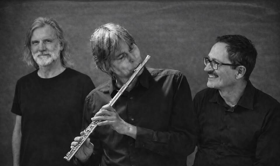 Sozvočja sveta: MED ŠANSONI IN IMPROVIZACIJO