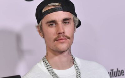 Justin Bieber med nastopajočimi na letošnjih grammyjih
