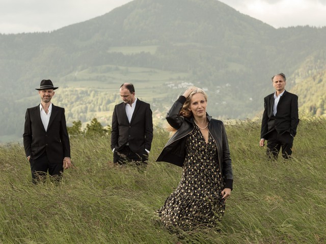 CE dur: Uršula Ramoveš in Fantje z Jazbecove grape