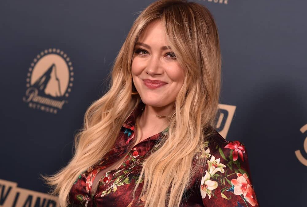 “We Don’t Talk” razkriva družinsko zgodbo Hilary Duff