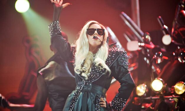 V polčasu Super Bowla sta se Bad Bunnyju na odru pridružila Lady Gaga in Ricky Martin