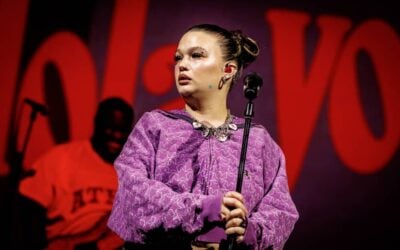 Lola Young odkrito o odvisnosti in okrevanju