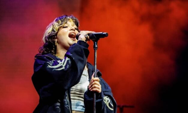 Lola Young po težkem obdobju in premoru znova na glasbeni sceni