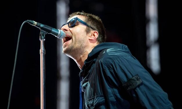 Turneja Oasis 2025 v novi fotografski knjigi “Live ’25 Opus”