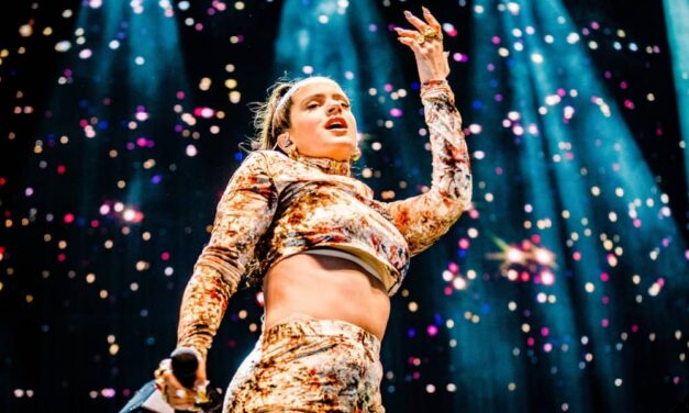 Rosalía v Milanu prekinila koncert zaradi zdravstvenih težav