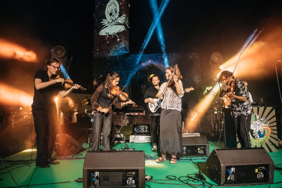 Sozvočja sveta: RITAM RIOT